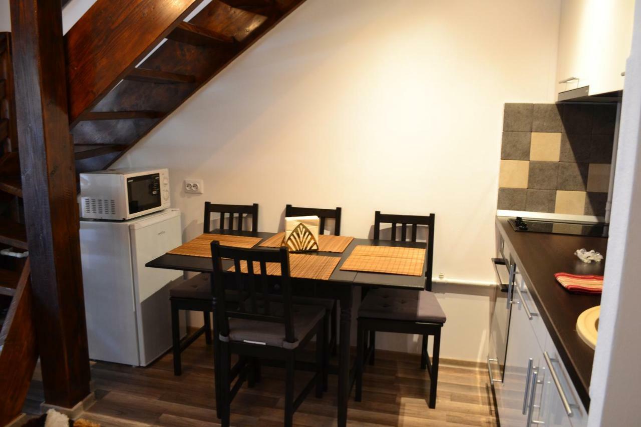 Apartament Golden Rose 1 Буштені Екстер'єр фото
