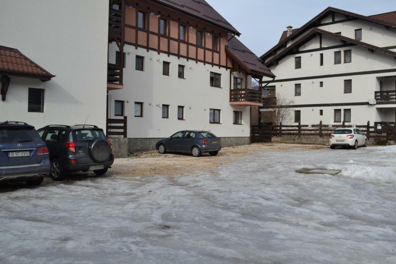 Apartament Golden Rose 1 Буштені Екстер'єр фото
